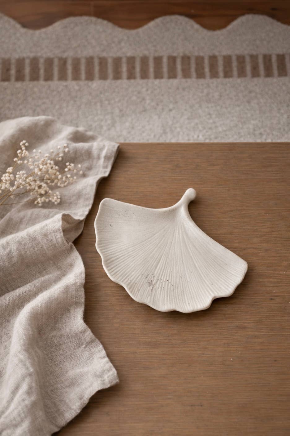 Stone Ginkgo Leaf Tray - detail view